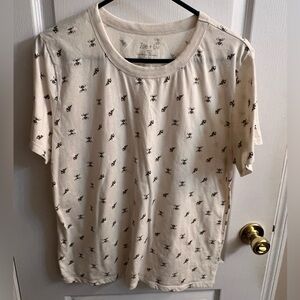 Zoe + Liv - Sz XXL - GUC bee t shirt